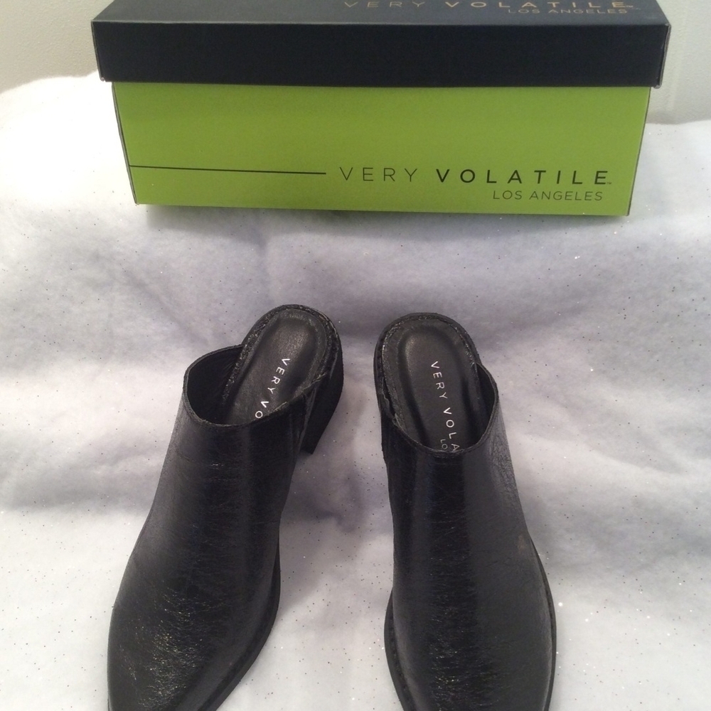 Very Volatile Shiny Black Mules - Picture 2 of 6